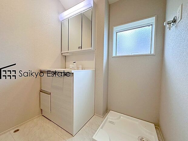 【シャンプードレッサー付洗面化粧台】「シャンプードレッサー付きの洗面台」は暮らしを快適にしてくれます。朝の身支度もスムーズに♪