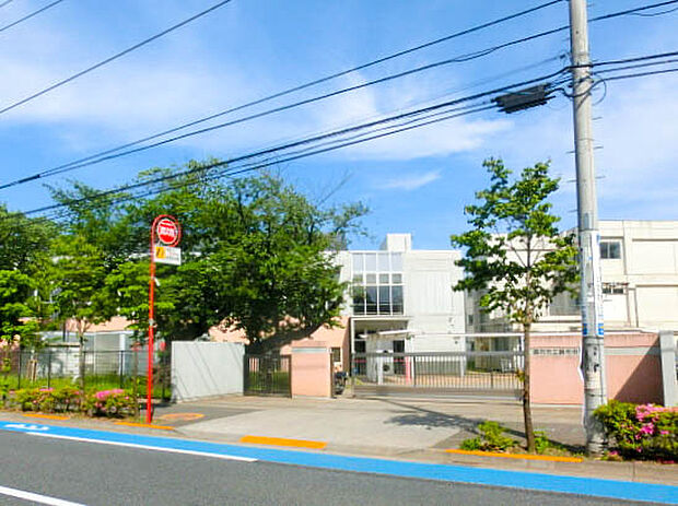 調布市立調布中学校（約1,141m）