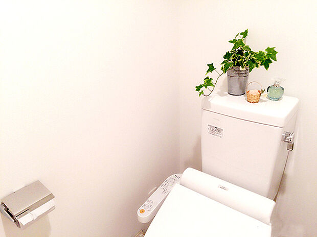【ウォシュレット付トイ】快適な温水洗浄便座付。いつも使うトイレだからこそ、こだわりたいポイントですね。