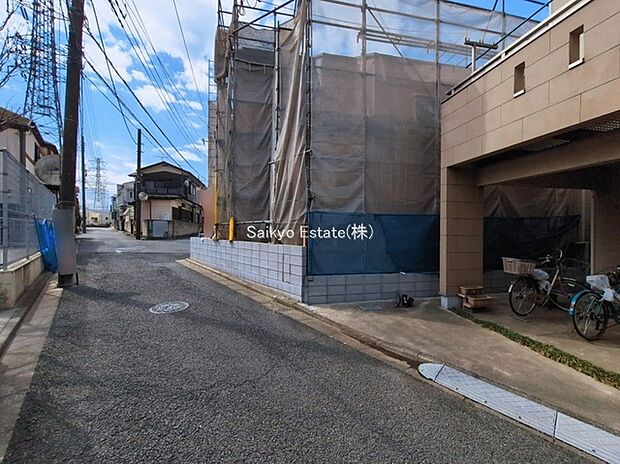 【前面道路】交通量の少ない前面道路ですので、小さなお子様がおられるご家庭でも安心してお住まいいただけます。