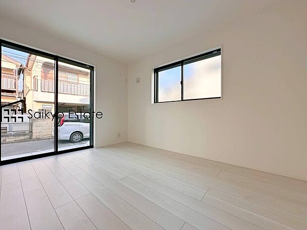 【洋室】窓と収納のある居室が3部屋ございますので、プライベートを分けてのんびりお寛ぎいただけます♪