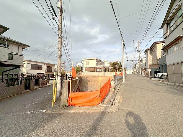 【現地土地写真】建物の基礎・構造といった目には見えにくい部分もしっかりこだわったお家です。安心して永くお住まいいただけます。