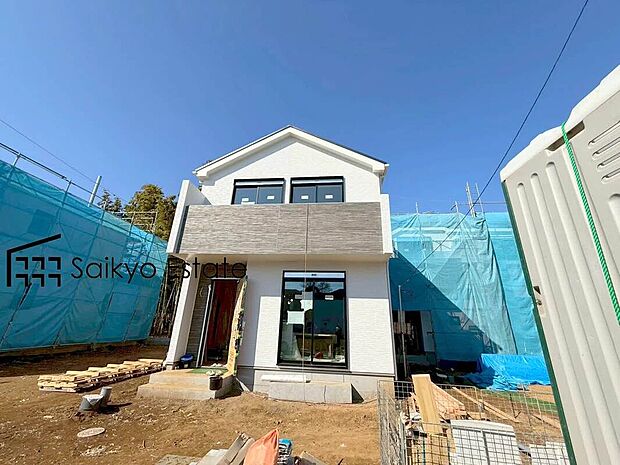 【外観（C号棟）】小・中学校まで徒歩約9分でお子様が無理なく通える距離です。保育園や幼稚園も近くに多数あり、子育てファミリーには嬉しい環境です！