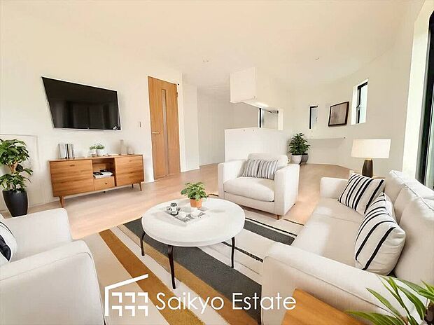 【リビング(施工例)】開放感と採光にこだわった18.40帖の広々としたLDKです。陽光いっぱいの空間で家族団らんの時間も増えそうですね!