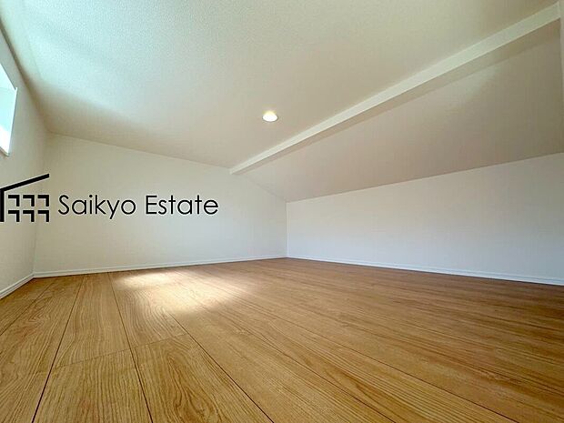 【ロフト【施工例】】ロフトは季節物や使用頻度の低い物の収納に重宝いたします。人目につかない空間なので、お好きなように物を保管できる便利なスペースです！