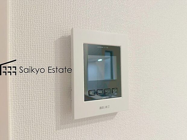【TVモニター付きインターホン】「TVモニター付きインターホン」は、玄関に行かなくても誰が来たのか確認でき、お子様のお留守番も安心です。
