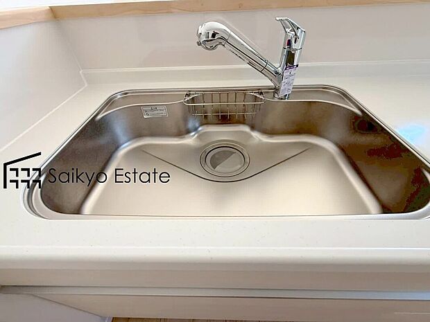 【浄水器】「浄水器」をスリムに内蔵したハンドシャワー式の水栓金具です。シンクもスッキリ!