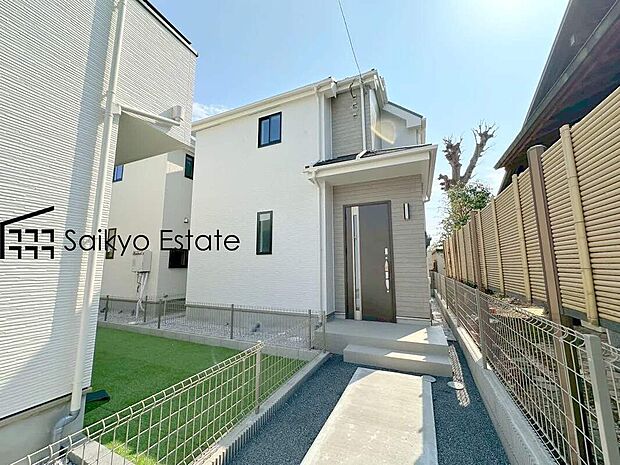 【外観（B号棟）】ZEH水準の省エネ住宅！各棟ゆとりの15帖LDKに収納付き居室3部屋！カースペースございます。