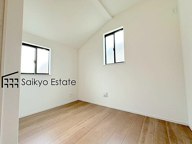 【洋室【施工例】】2面採光で明るく風通しも良好です!天気の良い日は是非窓を開けて空気の入れ替えをしてみるのはいかがでしょうか♪