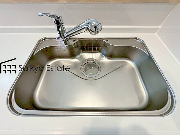 【浄水器】「浄水器」をスリムに内蔵したハンドシャワー式の水栓金具です。シンクもスッキリ!