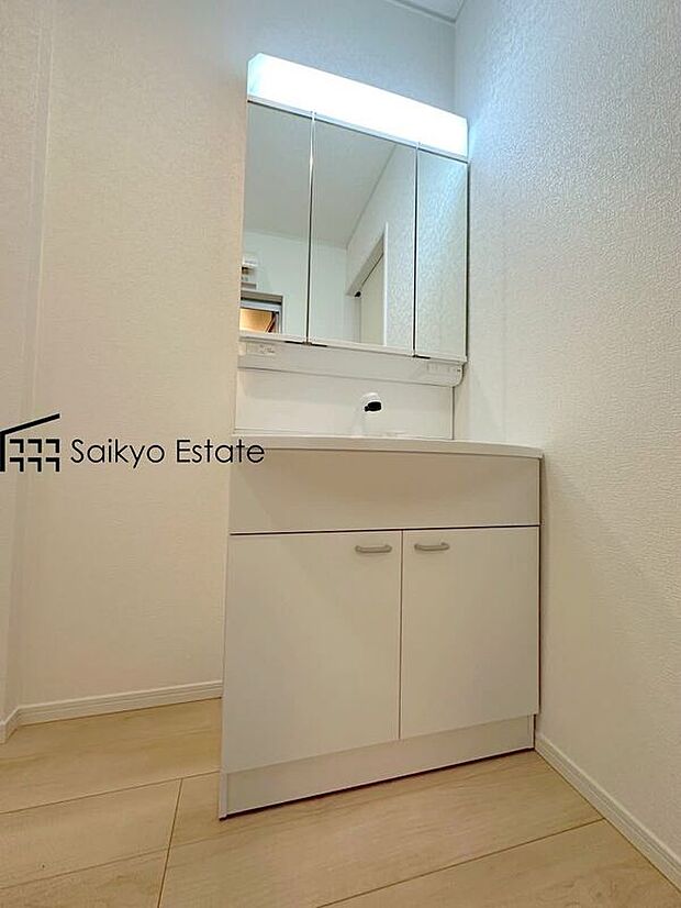 【シャワー付き洗面化粧台】「シャワー付き洗面化粧台」は暮らしを快適にしてくれます。朝の身支度もスムーズに♪