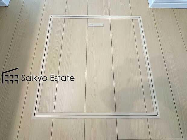 【床下収納】「床下収納」はストックの食材や普段使わない調理器具・食器などを管理しやすく収納できます。
