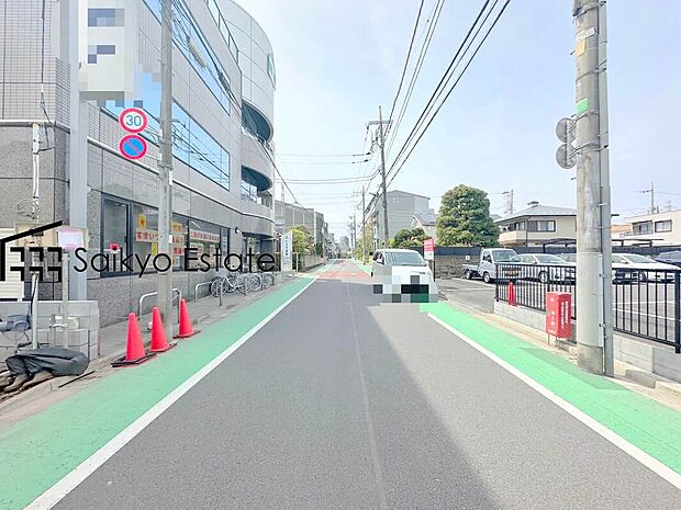 【前面道路】前面道路約7.2mで駐車ストレスフリー!スーパーまで徒歩約5分、コンビニまで徒歩約5分!などお買い物施設が徒歩圏内に揃い生活環境良好です!急なお買い物も安心です♪