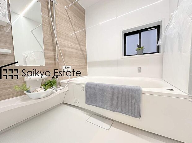 【浴室（施工例）】一日の疲れを癒してくれる一坪タイプの広々バスルーム♪雨の日のお洗濯にも大活躍な浴室暖房乾燥機付きです！
