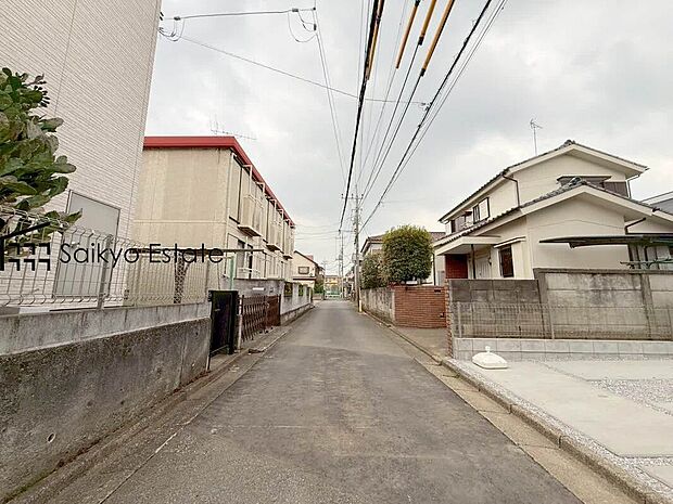 【前面道路】前面道路、幅員がございますので、駐車もスムーズに行えます！駐車が少し苦手なママさんでも安心ですね♪