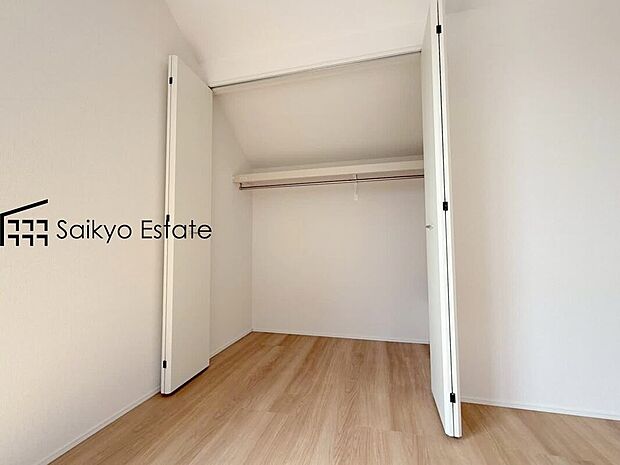 【収納】各居室に収納を完備しておりますので、居室の全空間を有効活用出来ます。自分好みのお部屋で、ゆったりお寛ぎ頂けます。