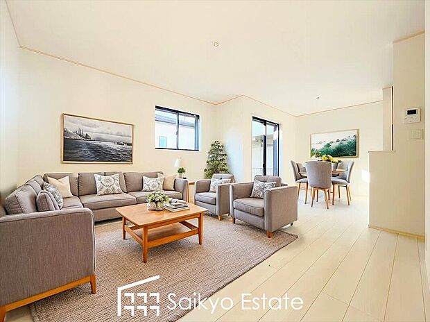 【リビング【施工例】】家族が集い、楽しい会話と美味しいごはん。何気ない家族団らんの時間が幸せに感じられる、そんな空間になりそうです。
