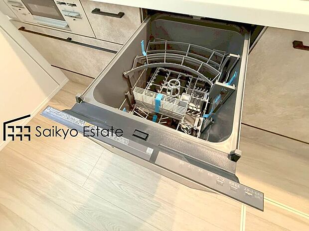 【食洗機】「ビルトイン食洗機」は手洗いよりも経済的で家計に優しく、家事の負担を軽減してくれるママの強い味方ですね。
