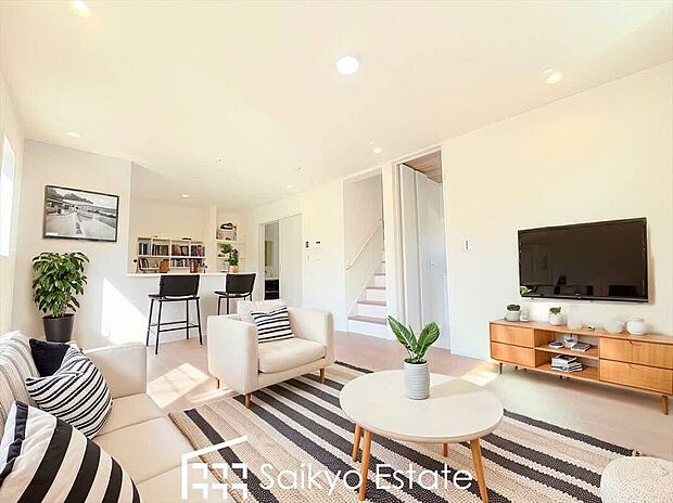 【リビング【施工例】】ご家族の会話やコミュニケーションを重視したリビングイン階段です!「おはよう」や「おやすみ」、「おかえり」のある毎日を!