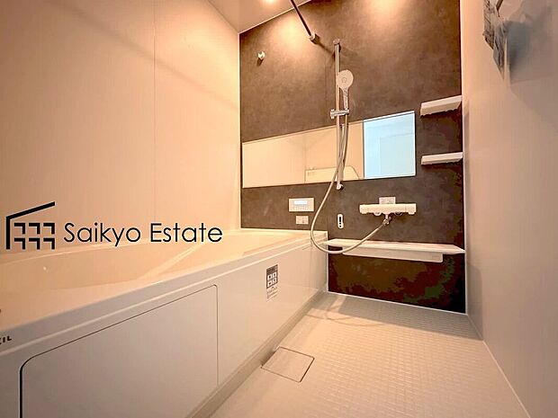 【浴室】一日の疲れを癒してくれる一坪タイプの広々バスルーム♪雨の日のお洗濯にも大活躍な浴室暖房乾燥機付きです！
