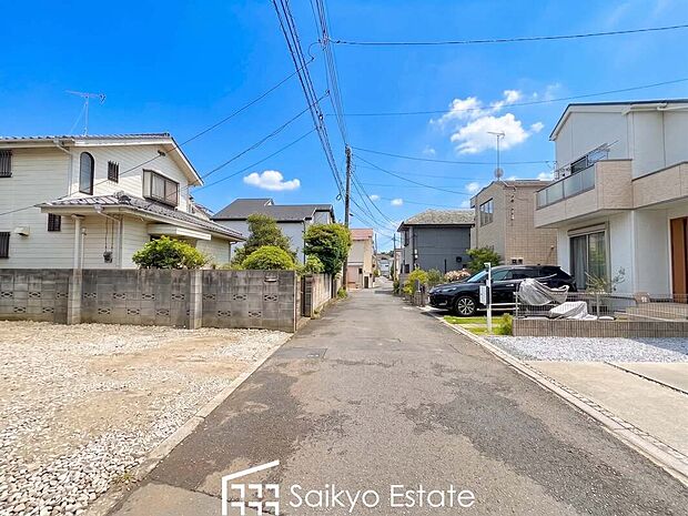 【前面道路】交通量の少ない前面道路ですので、小さなお子様がおられるご家庭でも安心してお住まいいただけます。