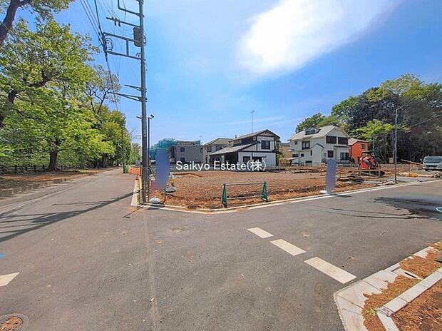 【前面道路】前面道路、幅員がございますので、駐車もスムーズに行えます!駐車が少し苦手なママさんでも安心ですね♪