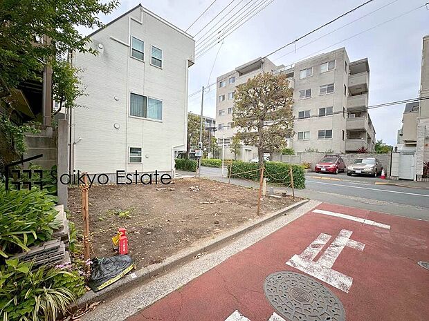 【現地写真】洋室も3部屋ございますので、プライベートを分けてのんびりお寛ぎいただけます！システムキッチンには食洗機付きなど設備も充実！