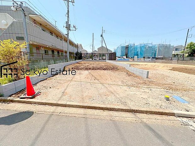 【現地写真】コンビニまで徒歩約3分、スーパーまで徒歩約6分など、周辺は商業施設が充実した暮らし便利な立地です!急なお買い物も安心です♪