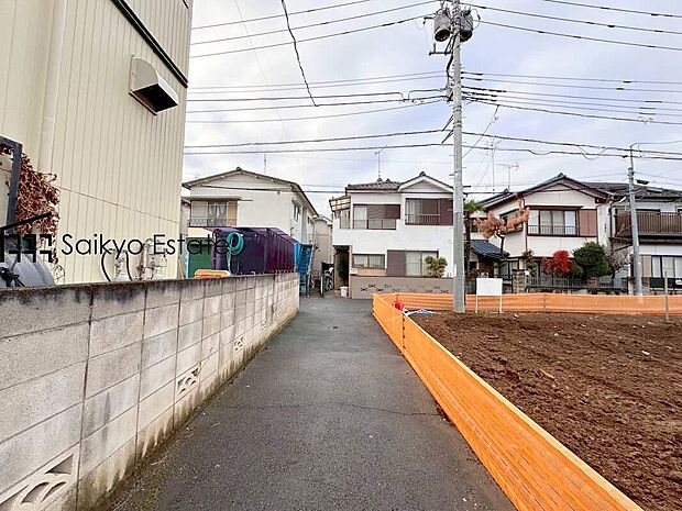 【前面道路】交通量の少ない前面道路ですので、小さなお子様がおられるご家庭でも安心してお住まいいただけます。
