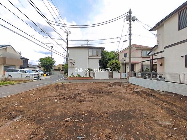 【現地写真】小学校まで徒歩約5分、中学校まで徒歩約15分でお子様が無理なく通える距離です。保育園や幼稚園も近くに多数あり、子育てファミリーには嬉しい環境です！
