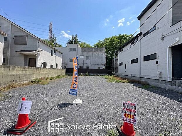 【前面道路】小学校まで徒歩約10分、中学校まで徒歩約10分でお子様が無理なく通える距離です。保育園や幼稚園も近くに多数あり、子育てファミリーには嬉しい環境です！