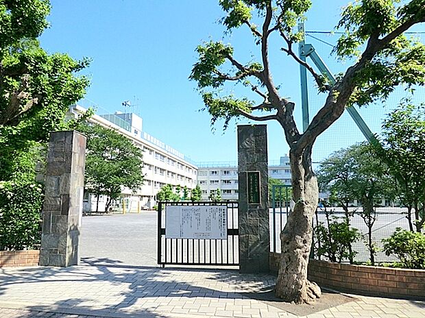 三鷹市立第二小学校（約1,300m）