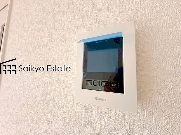 【TVモニター付きインターホン】「TVモニター付きインターホン」は、玄関に行かなくても誰が来たのか確認でき、お子様のお留守番も安心です。
