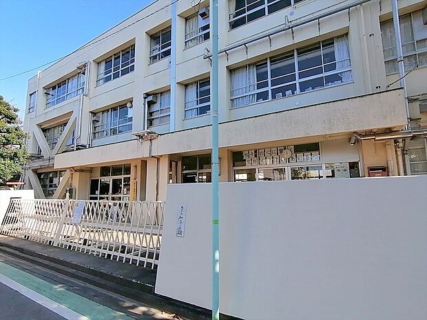 狛江市立和泉小学校