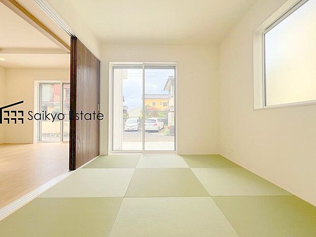 【和室【施工例】】リビング横の和室は来客時やゲストルームとして重宝いたします！趣味や子育てスペースとしても使用でき便利な空間です。