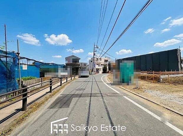 【前面道路】前面道路、幅員がございますので、駐車もスムーズに行えます!駐車が少し苦手なママさんでも安心ですね♪