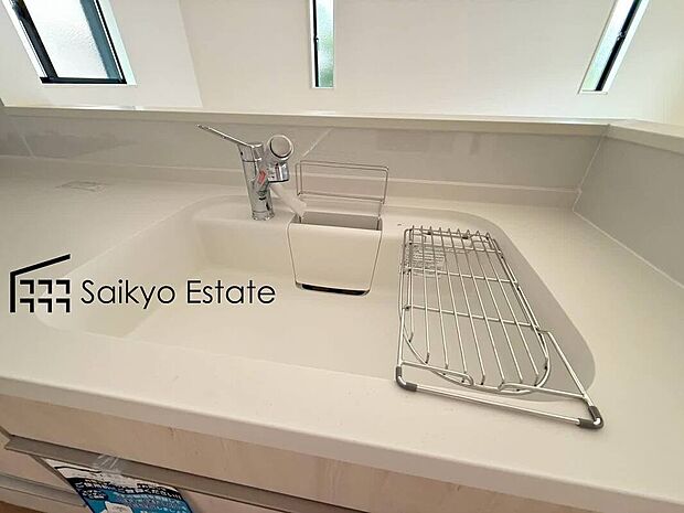 【浄水器】「浄水器」をスリムに内蔵したハンドシャワー式の水栓金具です。シンクもスッキリ!