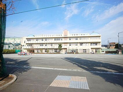 三鷹市立高山小学校 約837ｍ(徒歩約11分)