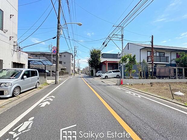 【前面道路】前面道路、幅員がございますので、駐車もスムーズに行えます!駐車が少し苦手なママさんでも安心ですね♪