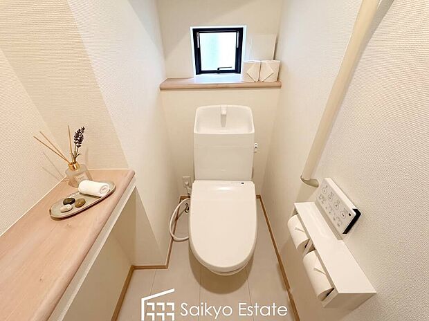 【ウォシュレット付トイレ】「温水清浄便座付きトイレ」は日々の生活を快適にしてくれます。毎日使う場所だからこそ、こだわりたいポイントですね。
※備品・小物類はCG加工しています。
