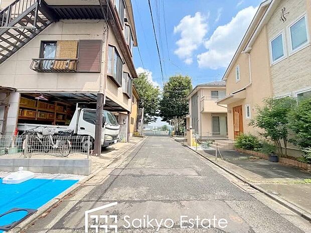 【前面道路】交通量の少ない前面道路ですので、小さなお子様がおられるご家庭でも安心してお住まいいただけます。
