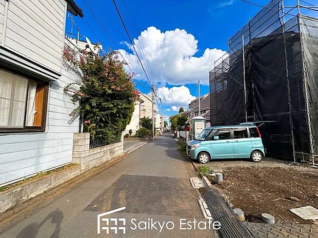 【前面道路】交通量の少ない前面道路ですので、小さなお子様がおられるご家庭でも安心してお住まいいただけます。
