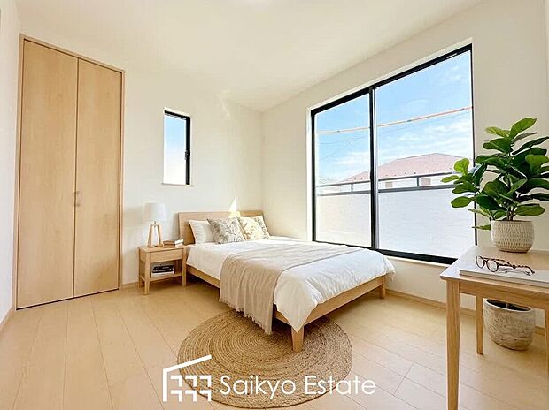 【洋室【施工例】】2面採光で明るく風通しも良好です!天気の良い日は是非窓を開けて空気の入れ替えをしてみるのはいかがでしょうか♪