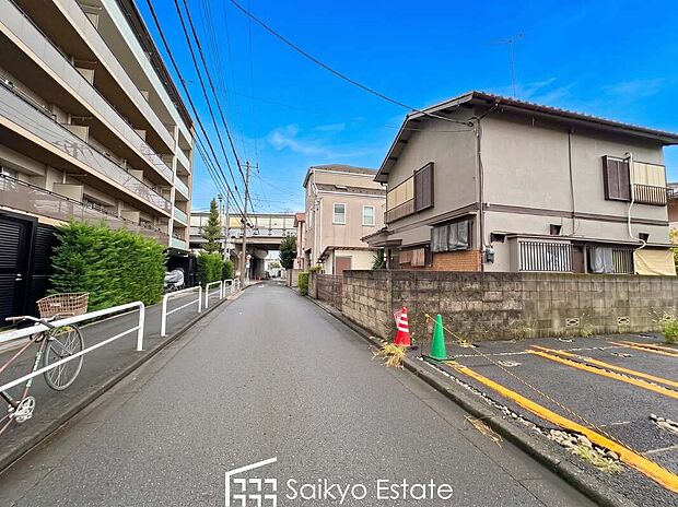 【前面道路】交通量の少ない前面道路ですので、小さなお子様がおられるご家庭でも安心してお住まいいただけます。