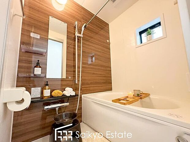 【浴室【施工例】】一日の疲れを癒してくれる落ち着いた色合いのバスルーム♪雨の日のお洗濯も安心な浴室乾燥機付きです。