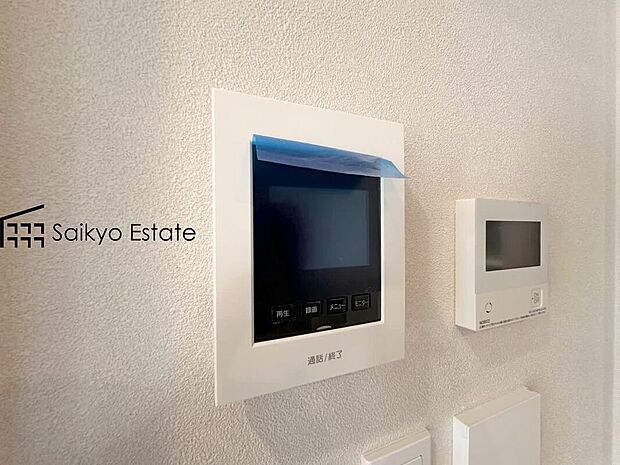 【TVモニター付きインターホン】「TVモニター付きインターホン」は、玄関に行かなくても誰が来たのか確認でき、お子様のお留守番も安心です。
