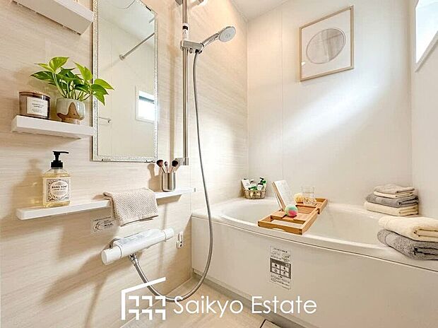 【浴室【施工例】】一日の疲れを癒してくれる落ち着いた色合いのバスルーム♪雨の日のお洗濯も安心な浴室乾燥機付きです。