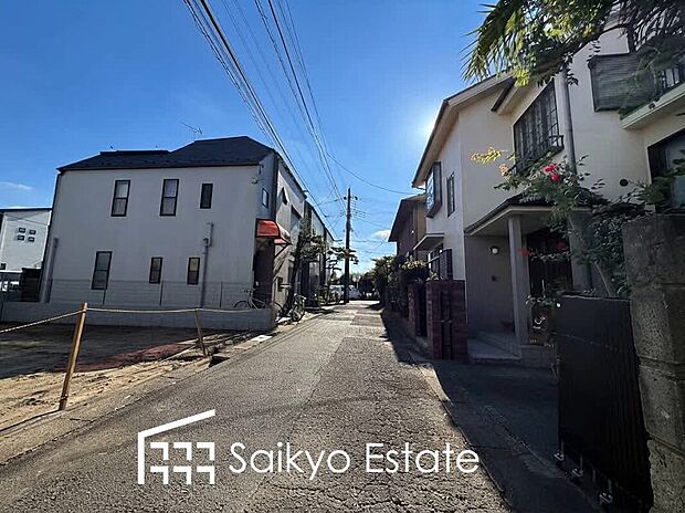 【前面道路】スーパー、コンビニ、ドラッグストアが徒歩10分圏内に揃い生活環境良好です！急なお買い物も安心です♪