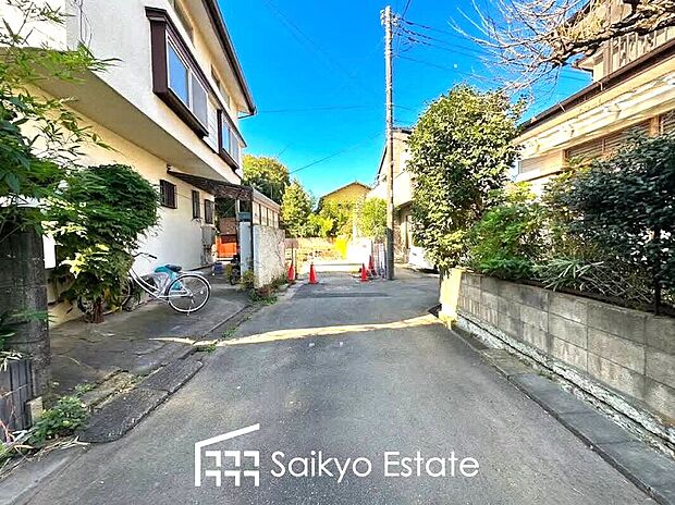 【前面道路】交通量の少ない前面道路ですので、小さなお子様がおられるご家庭でも安心してお住まいいただけます。