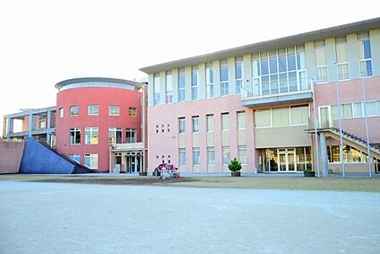 調布市立調和小学校 約560ｍ(徒歩約7分)